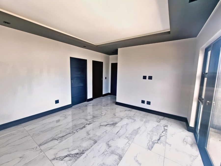 5 Bedroom Property for Sale in Parklands North Western Cape
